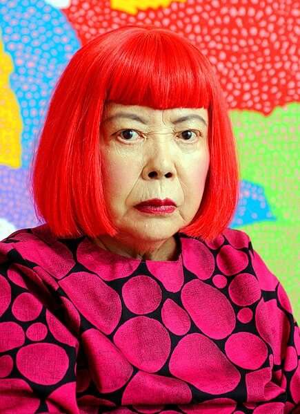 Die japanische Pop Art Künstlerin Yayoi Kusama