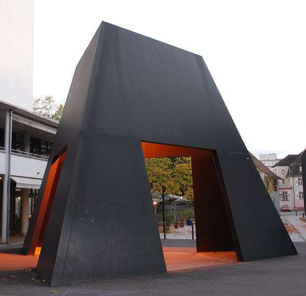 Bruce Nauman - Truncated Pyramid Room in Lörrach, Deutschland