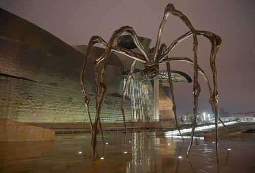 Die Spinnenskulptur Maman von Louise Bourgeois in Bilbao Die Spinnenskulptur Maman von Louise Bourgeois in Bilbao