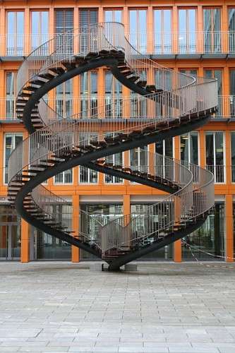 Olafur Eliassons "Endlose Treppe" bei KPMG in München