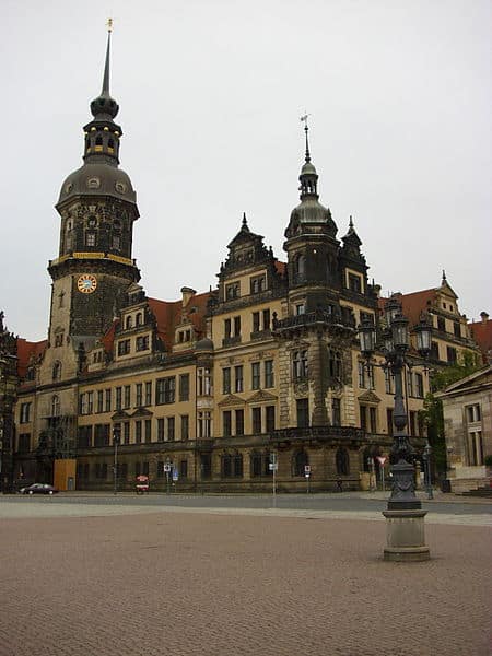 Das Residenzschloss in Dresden östlich vom Zwinger