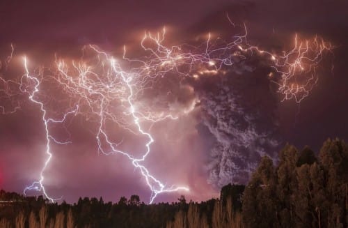 Als der Vulkan Puyehue aktiv wurde, reiste Francisco Negroni in den Süden Chiles um den Ausbruch zu fotografieren