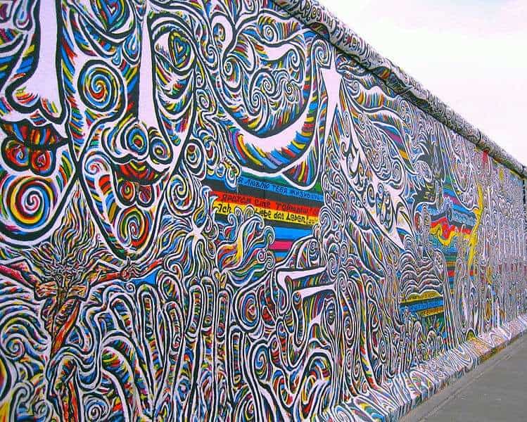 Deutschland feiert 25 Jahre Mauerfall, mit faszinierender Kunst Veranstaltungen adel motamedi Berliner Mauer aus der “East-Side-Gallery”, Standort Open-Air-Galerie: Berlin-Friedrichshain