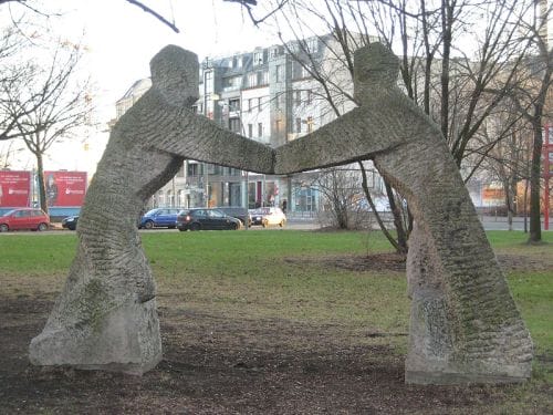 Skulptur Wiedervereinigung, von Hildegard Leest (1962)