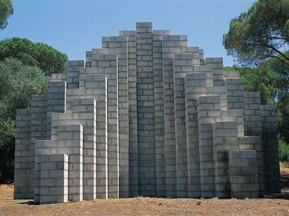 Art-o-Gramm: Konzeptkünstler und die Bedeutung der Konzeptkunst Art-O-Gramme 20. jahrhundert "Cinderblock", Skulptur von Sol LeWitt