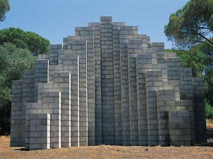 "Cinderblock", Skulptur von Sol LeWitt