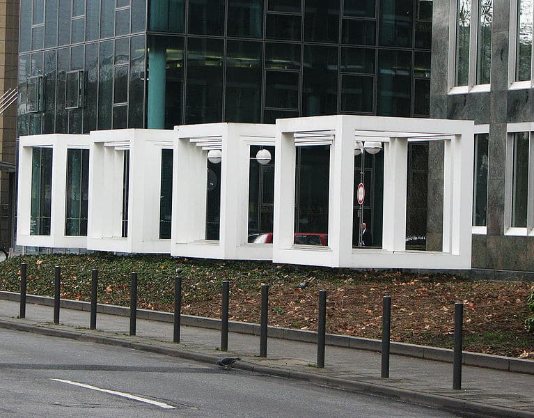 "White Cubes" von Sol LeWitt, 1991 in Frankfurt/Main