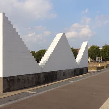 Three Triangles von Sol LeWitt (1994)