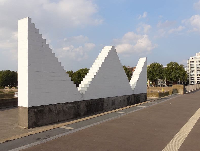 Three Triangles von Sol LeWitt (1994)