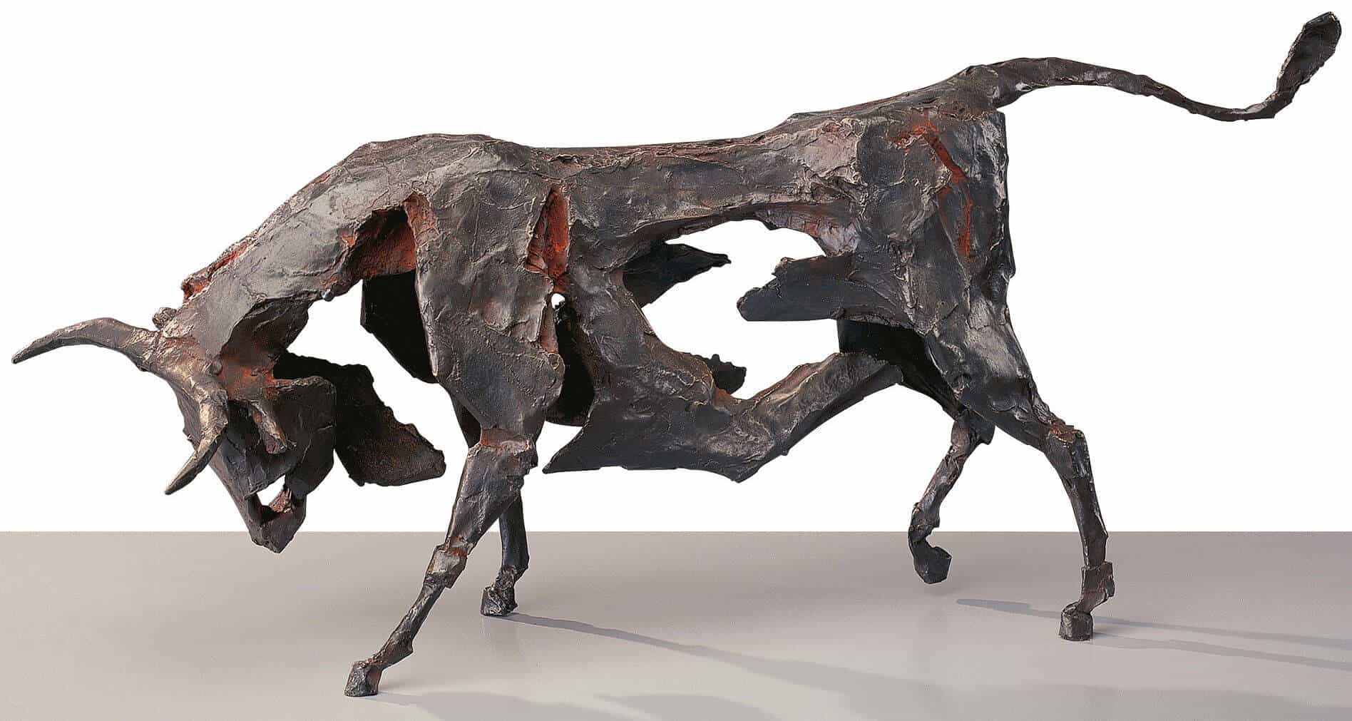 Bronzeskulptur "Stier" (1995) von Dieter Finke