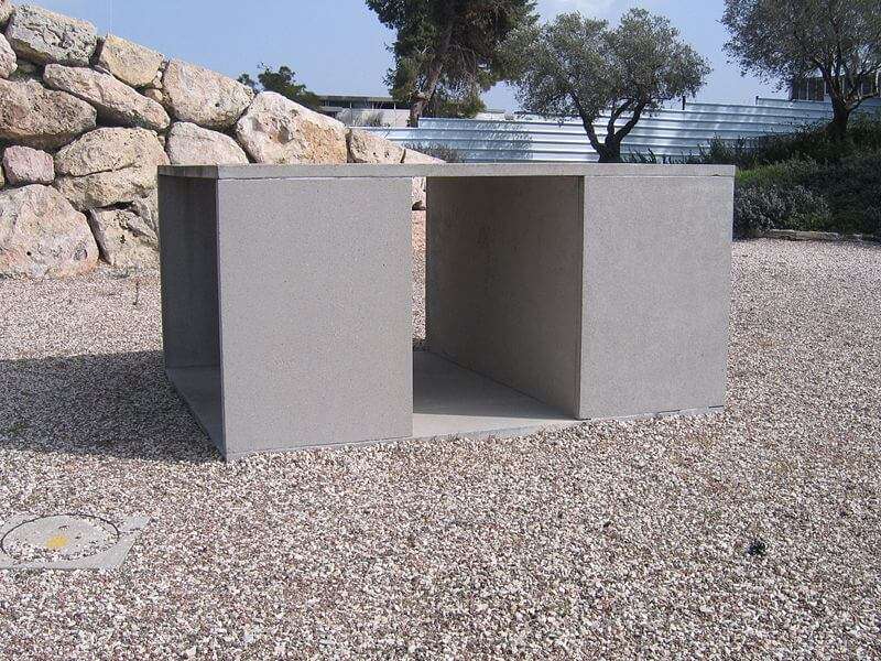 Ohne Titel (1988-1991) von Donald Judd (Während der Concreta im Art Garden des Israel Museum)