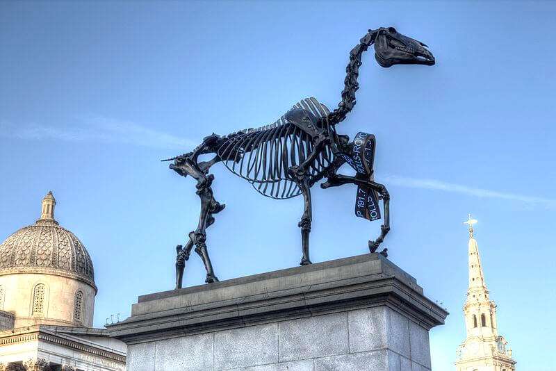 Gift Horse von Hans Haacke, Trafalgar Square, London