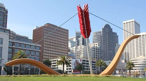 Skulptur Cupid`s Span von Claes Oldenburg und Coosje van Bruggen, San Francisco (USA)