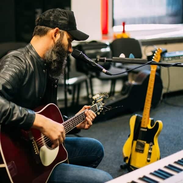 Mikhail Peleg: Musikgruppe Machete startet neue erfolgreiche Projekte Mikhail Peleg: Musikgruppe Machete startet neue erfolgreiche Projekte