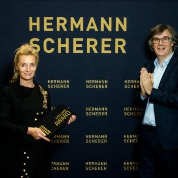 Beatrice Müller, Goldschmiedemeisterin und Schmuckdesignerin, holt sich den Weltmeistertitel beim internationalen Speaker Slam in Berlin 2020