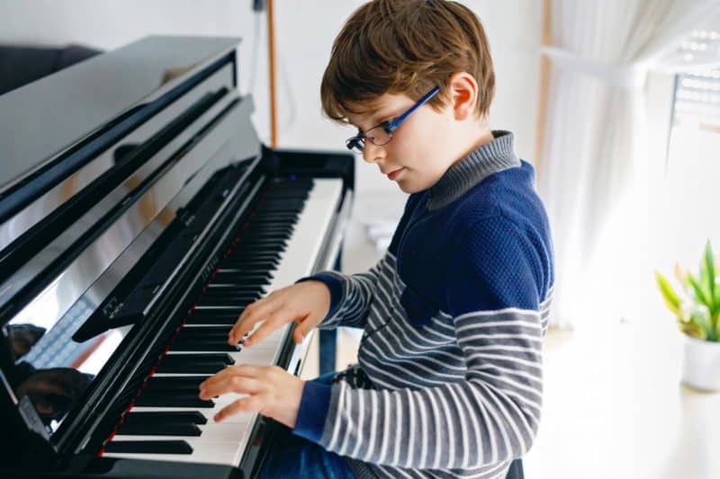 Klavierunterricht bietet wichtige Lektionen fürs Leben