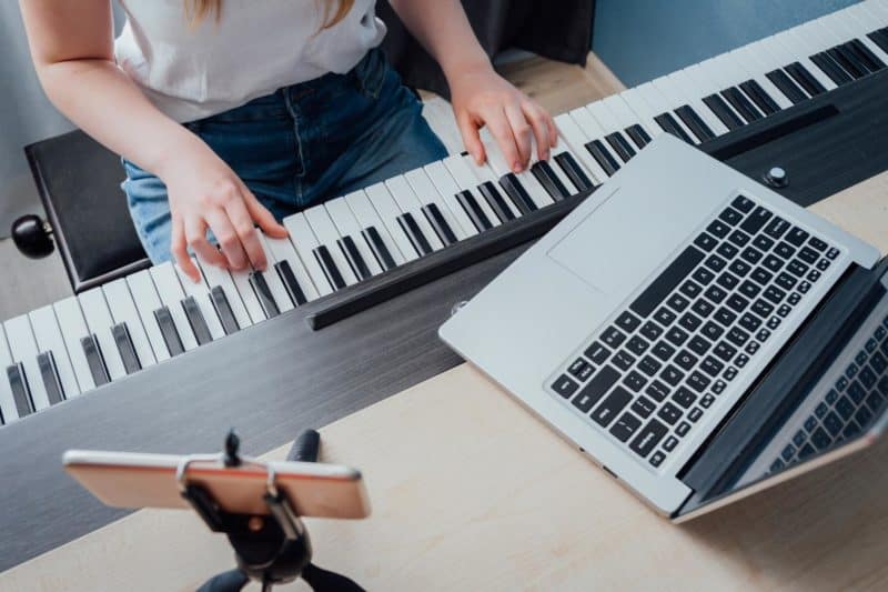 Die Wissenschaft hinter der Klavierkunst Musik instrumente Viele Musiker beginnen ihre Karrieren mit dem Klavierunterricht