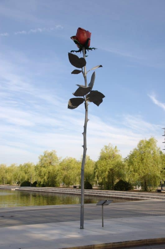 Isa Genzken: Rose, in front of Neue Leipziger Messe, Leipzig, Germany