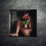“Niche I. (2017)” – Konzeptuelle Fotografie von Peter Zelei als limitierter Giclée Print