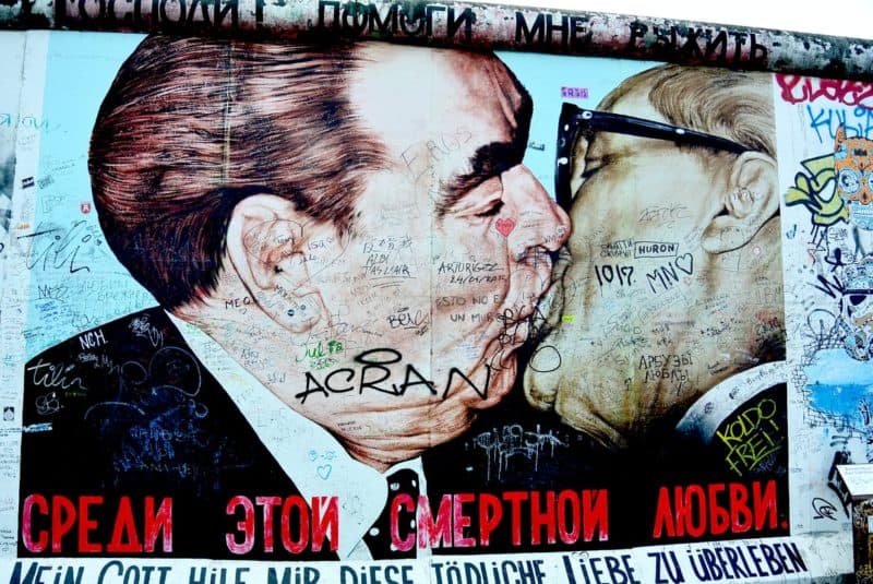 Fraternal Kiss in Berlin. "My God, help me survive this deadly love.", East Side Gallery (Berlin)