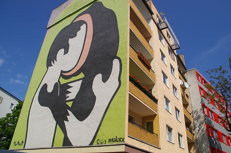 Rounded heads Mural von Nomad in Berlin-Kreuzberg