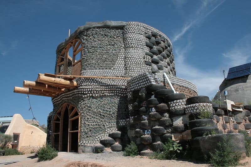 Earthship, das sich noch im Bau befindet