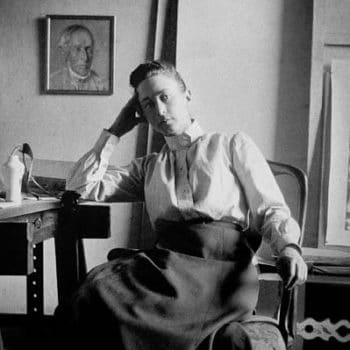 Fotografie der schwedischen Malerin Hilma af Klint (1862–1944) in ihrem Kunstatelier in Hamngatan in Stockholm