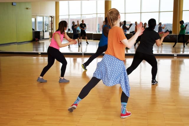 Besuchen Sie einen Tanzkurs oder eine Tanzschule in Ihrer Nähe