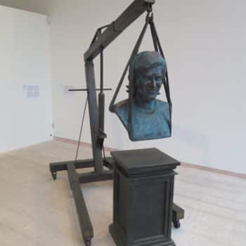 Skulptur von Aaron Swartz mit dem Titel "Information Power to The People", die von Ahmet Öğüt geschaffen wurde, fotografiert während einer Ausstellung im Skissernas Museum in Lund, Schweden