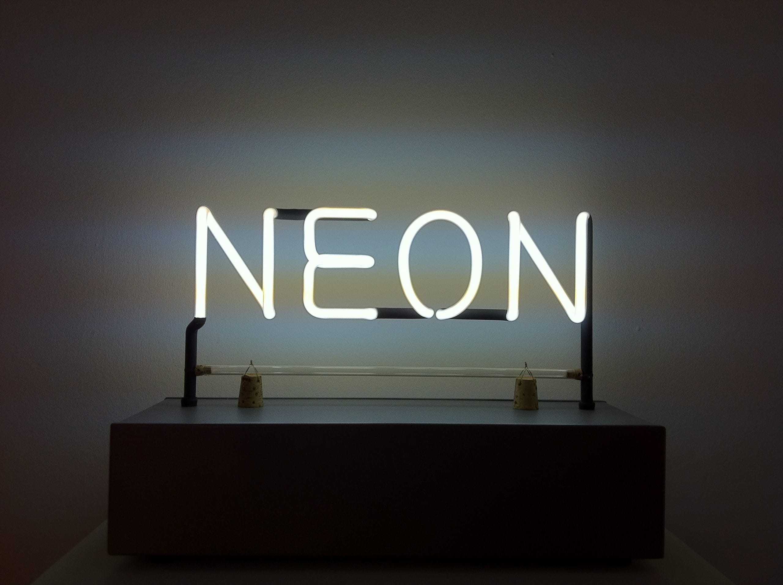 Ausstellung „Neon, wer hat Angst vor Rot, Gelb und Blau“ vom 17. Februar bis 20. Mai 2012 im Maison Rouge, Paris, Frankreich