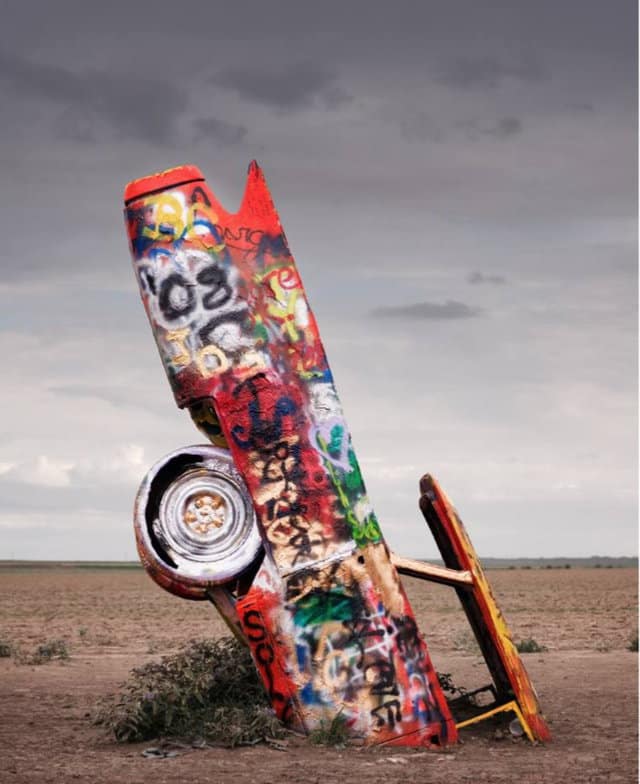 Graffiti Wall und Street-Art Wandkunst für Zuhause Inneneinrichtung graffiti art Cadillac Ranch I, limitierter Giclée Druck von Tom Hanslien