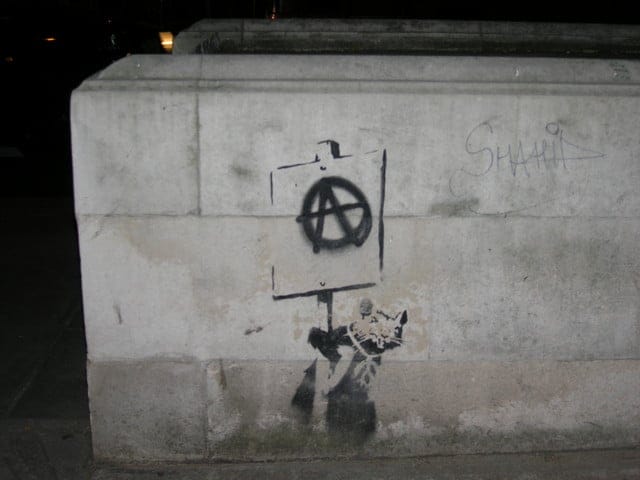 Von Suppendosen bis Graffiti: Die faszinierende Evolution der Pop Art von Andy Warhol bis Banksy Kunstepochen superflat Banksys anarchistische Ratte am Sloane Square