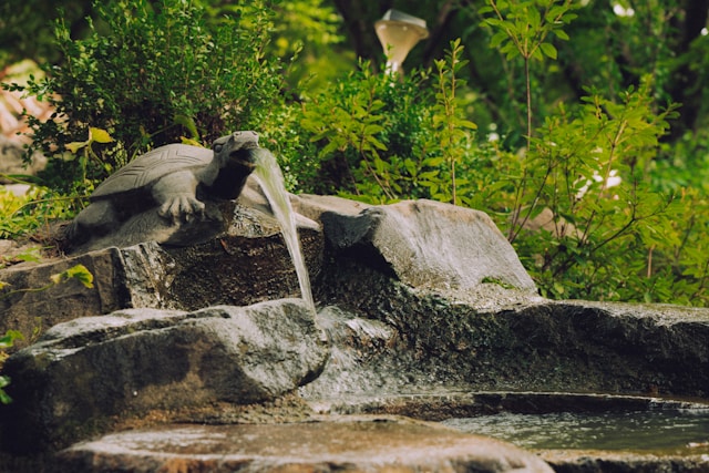 Gartenbrunnen mit Tier-Element