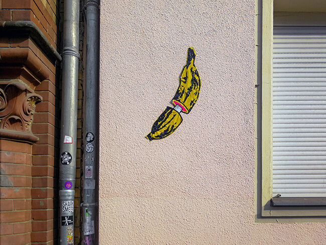 Bananenfleisch - Duct Tape Street Art von Slava und der Selfmadecrew