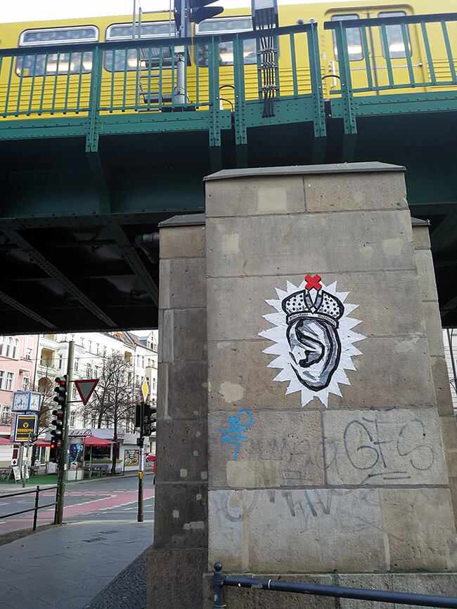 Duct Tape Street Art von Ostap, Berlin 2018