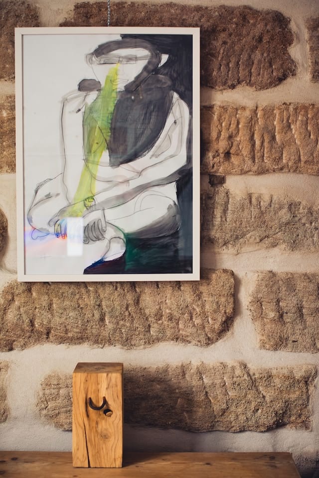 Wie schützt man Kunstwerke zu Hause? 11 Expertentipps für Ihre Sammlung Tipps für Kunsthändler kunst sammeln Vermeiden Sie Feuchtigkeitsschäden am Kunstwerk durch feuchtes Mauerwerk oder zu hohe Luftfeuchtigkeit