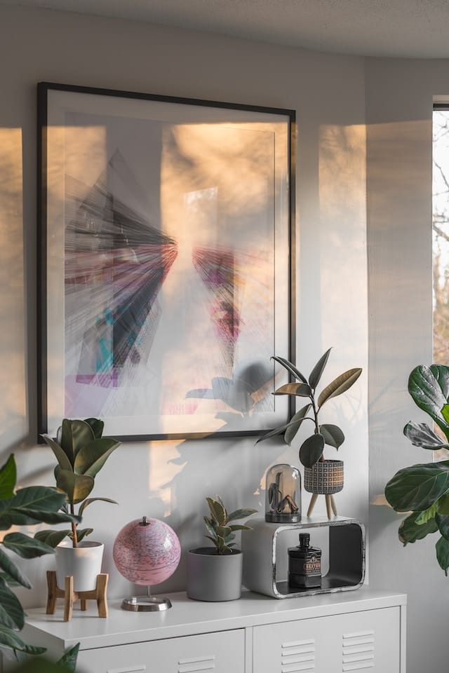 Wie schützt man Kunstwerke zu Hause? 11 Expertentipps für Ihre Sammlung Tipps für Kunsthändler kunst sammeln Zahlreiche Umwelteinflüsse, wie z.B. direktes Sonnenlicht - können eine Gefahr für Ihre wertvolle Kunst darstellen