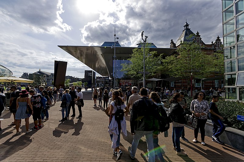 Amsterdam - Museumplein - Blick auf das Stedelijk Museum vom Van Gogh Museum