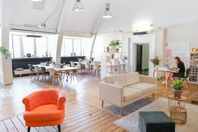 Gelungene Coworking Spaces zeichnen sich durch eine Vielzahl unterschiedlicher Sitzgelegenheiten aus