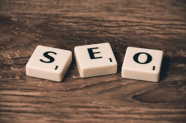 Mit SEO-Maßnahmen optimieren Sie Ihre Künstler-Webseite gemäß den Anforderungen der Suchmaschinen. So erscheinen Sie zukünftig weiter oben bei Suchanfragen potenzieller Kunden.