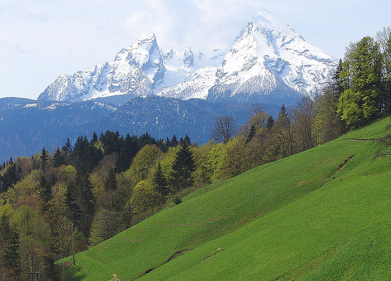 Blick auf den über 2700 Meter hohen Watzmann bei Berchtesgaden. Entstanden ist diese Aufnahme bei einer Wanderung zur Kneifelspitze. Kamera: Sony DSC F 828 Focal length 28 mm