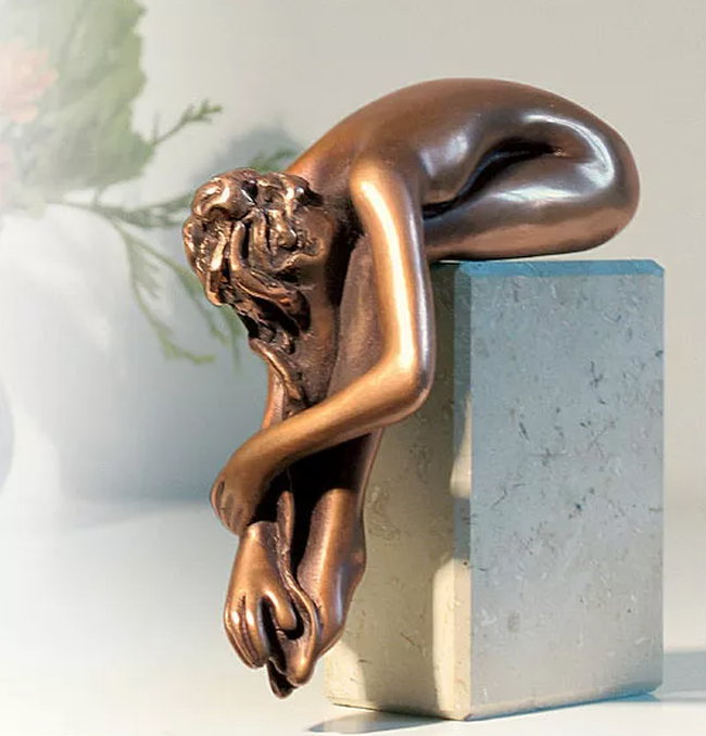 Anmutige Bronzeskulptur "La Calma" von Bruno Bruni, auf Marmorsockel