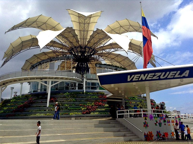 Venezuelanischer Pavillon des Architekten Fruto Vivas; Ausführung: Rasch und Bradatsch Architekten / 3dtex GmbH