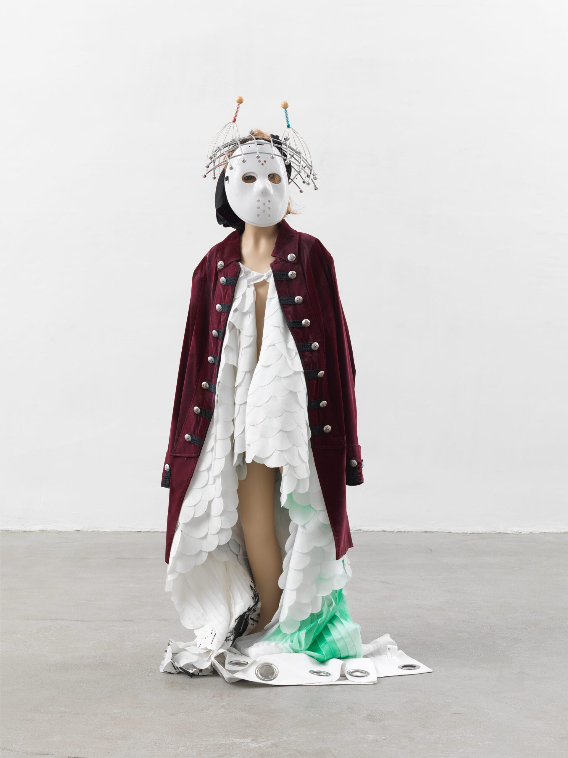 Isa Genzken, Schauspieler, 2013 Schaufensterpuppe, Stoff, Plastik, Metall, Holz, Lack/mannequin, fabric, plastic, metal, wood, lacquer 160 x 70 x 60 cm Privatsammlung Rheinland Courtesy Galerie Buchholz/VG Bild-Kunst, Bonn 2023