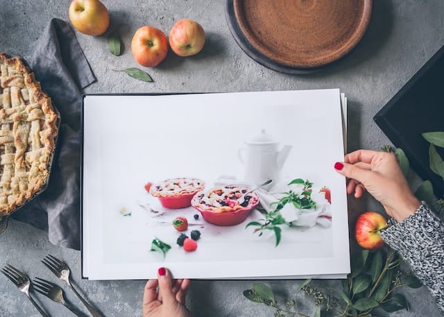 Eine persönliche Rezeptsammlung von Mama's Lieblingsrezepten ist eine tolle Geschenkidee zum Muttertag