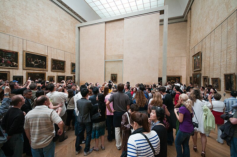 Menschenmenge um das Ölgemälde der Mona Lisa im Louvre, Paris