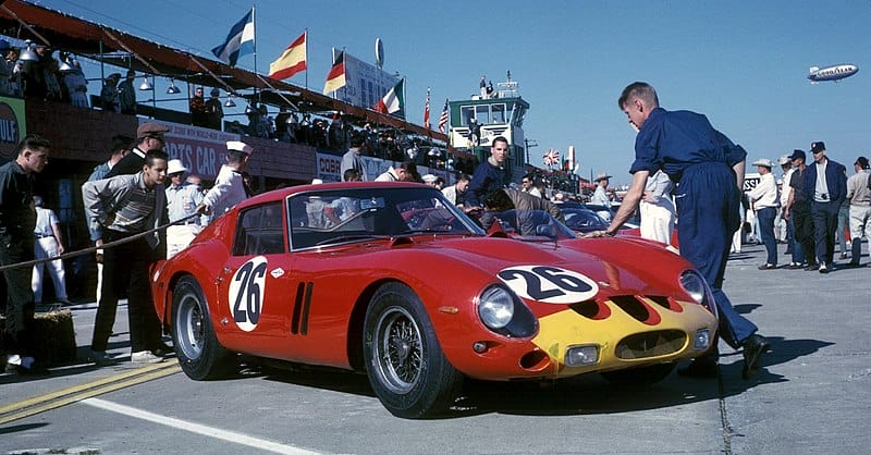 1962 Ferrari 250 GTO s/n 3445GT beim 12-Stunden-Rennen von Sebring in den USA am 23. März 1963. Fahrer waren Carlo-Maria Abate und Juan Manuel Bordeu. Sie belegten insgesamt den 5. Platz
