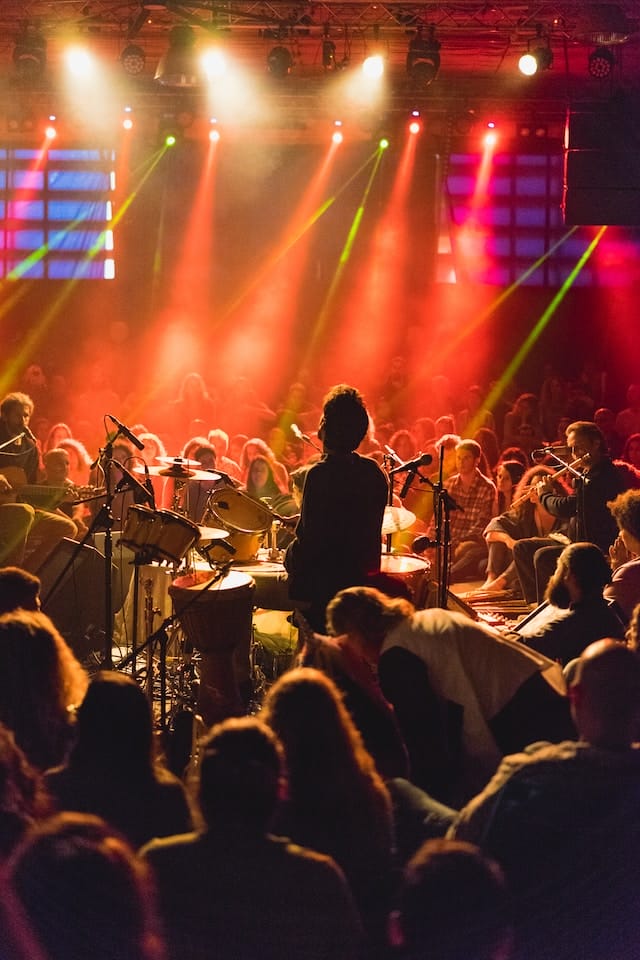 Drum Circles entfachen ein starkes Gemeinschaftsgefühl über die rhythmische Kommunikation untereinander