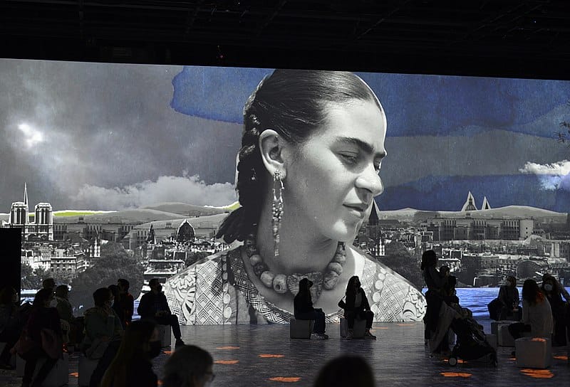 Frida Kahlo als stolze und selbstbewusste Frau im IDEAL Barcelona
