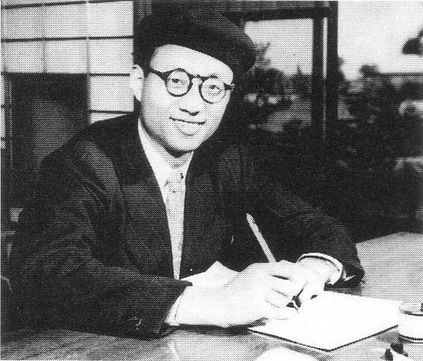 Osamu Tezuka (Fotoaufnahme von 1951) war der wichtigste Mangaka, wie Comiczeichner in Japan genannt werden, und gilt als der Begründer der modernen Manga- und Animeindustrie.